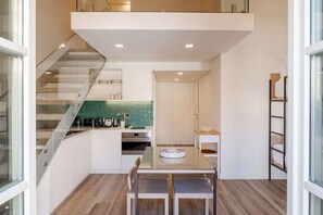 Geladeira, micro-ondas, fogão, cooktop