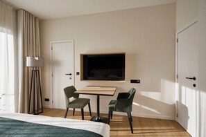 Studio | Living area | 43-inch Smart TV with cable channels, Netflix, streaming services