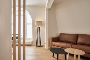 Studiosviitti | Oleskelualue | Älytelevisio, Netflix, suoratoistopalvelut, työhuone