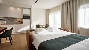 Appartement Supérieur | Coin séjour | TV connectée, Netflix, services de streaming, espaces bureaux