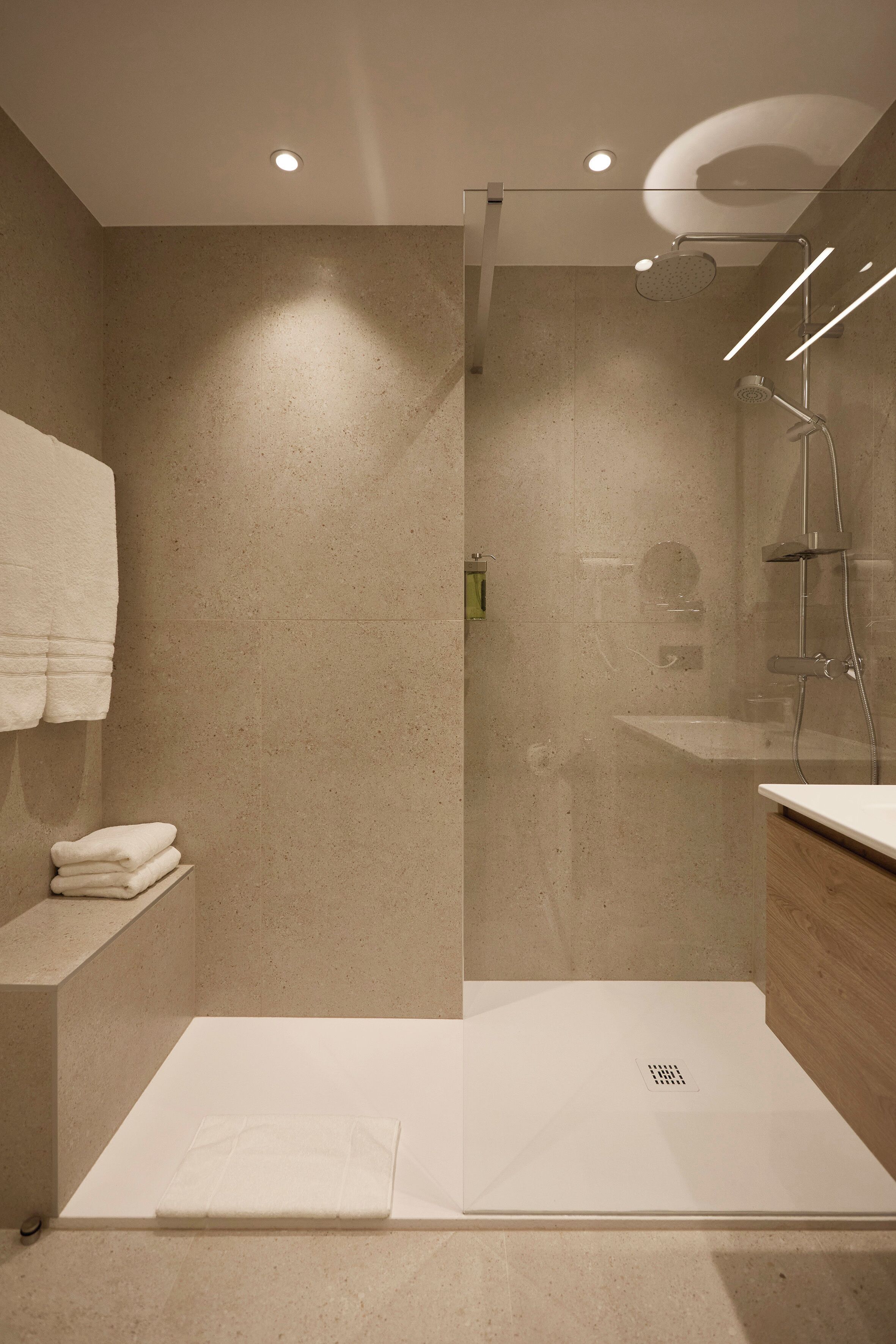 Apartment | Bathroom | Hair dryer, towels, soap, shampoo
