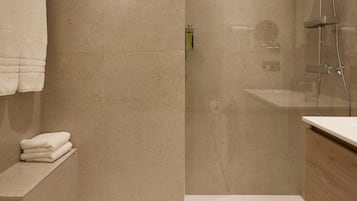 Apartment | Bathroom | Hair dryer, towels, soap, shampoo