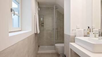 Shower, hair dryer, towels, shampoo