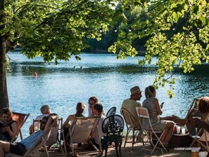 Outdoor dining - Appart Familial Parking Terrasse Rez-de-jardin (Vincennes)