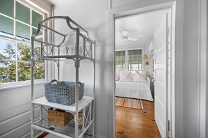 6 soverom, strykejern/-brett, wi-fi (inkludert) og sengetøy