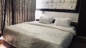 Junior Studio Suite | Individually decorated, individually furnished, desk, laptop workspace