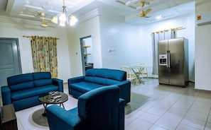 Family Cabin | Living area - Crislord Palace Hotel (Sekondi-Takoradi)