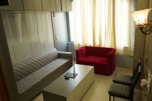 Premium Room, City View | Living area - Maharaja Hotel and Restaurant (Ratia)