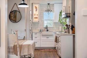 Fridge, microwave, oven, stovetop - Sweet Rose Cottage, w/ Hot tub - Romantic Getaway! (Omaha)