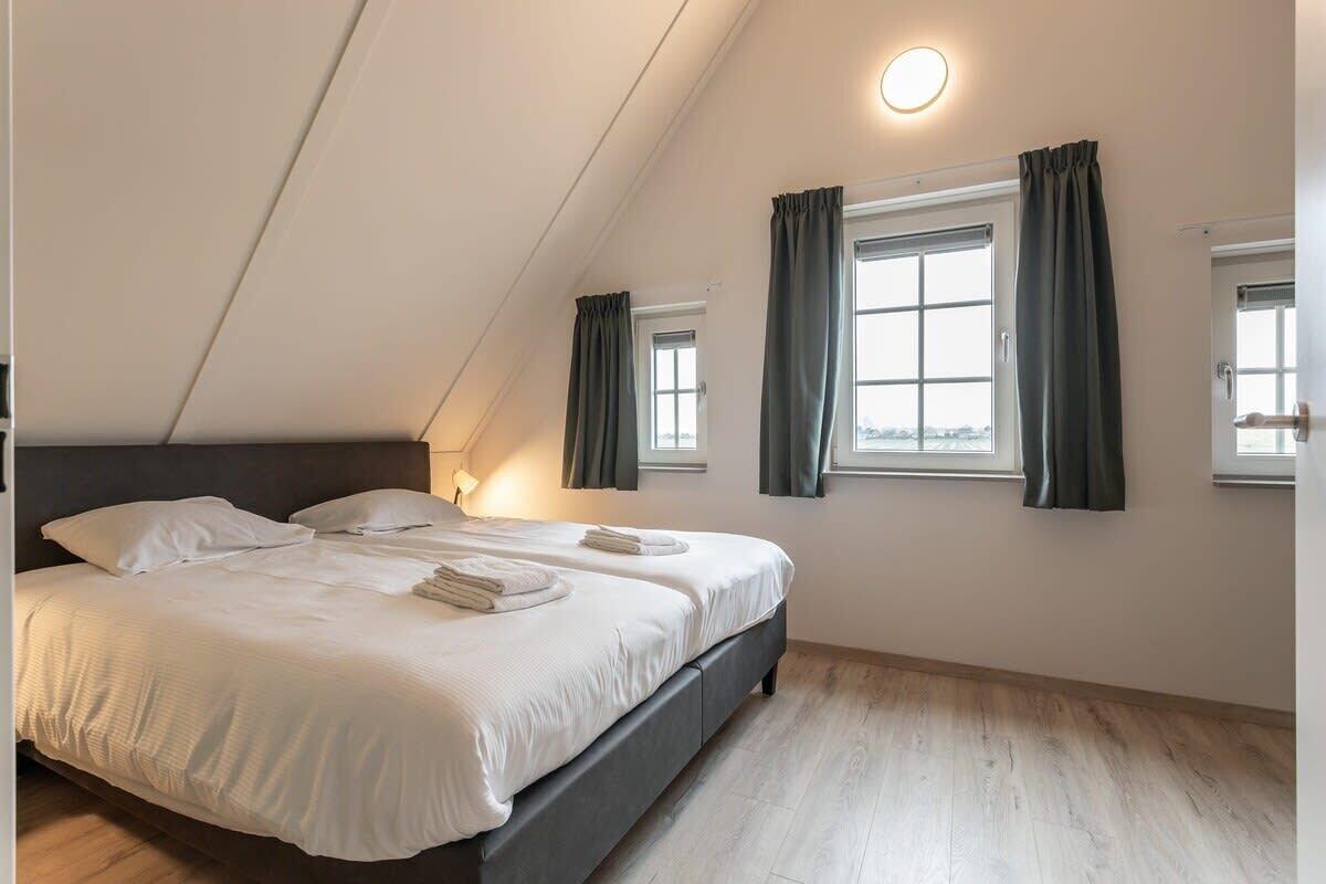 4 bedrooms, WiFi, bed sheets
