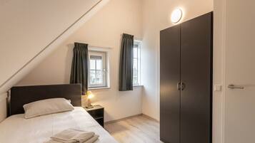4 bedrooms, WiFi, bed sheets
