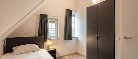 4 bedrooms, WiFi, bed sheets