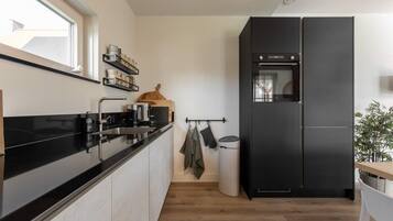 Coffee/tea maker, fridge, microwave, oven
