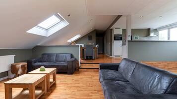 Een televisie en een kantoor