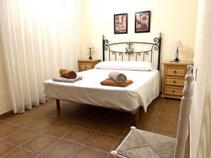 3 quartos, ferros/tábuas de passar roupa, Wi-Fi, roupa de cama