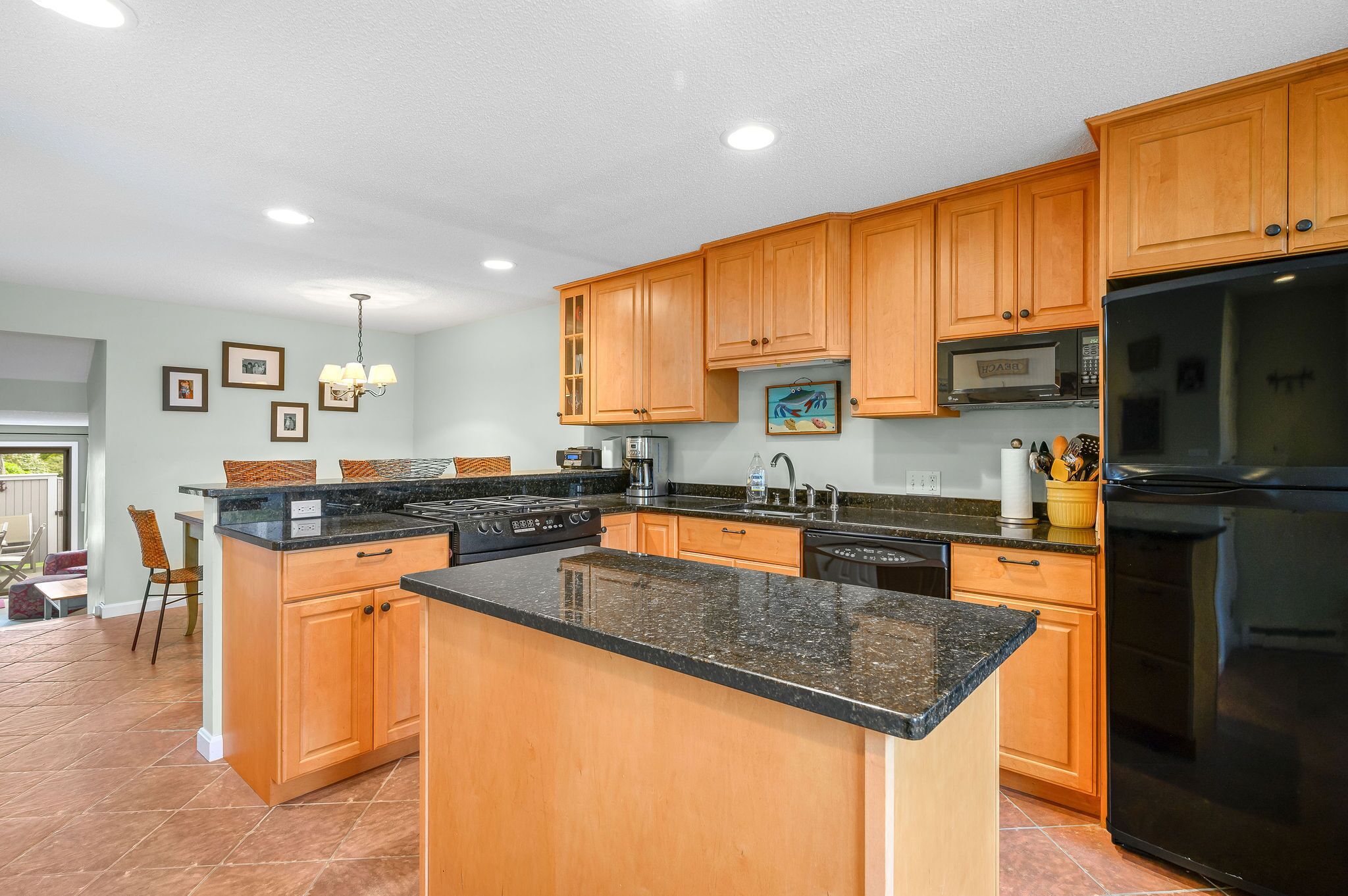 Pool Side condo. private beach. 2 bedroom 2.5 bath, sleeps 4+