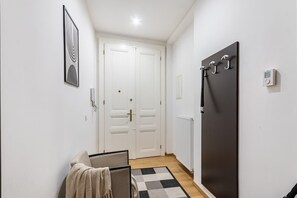 Interior - Black Swan Apartment - 50 Meters from Dancing House (Hlavní mesto Praha)