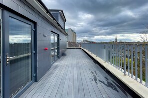 Executive Apartment | Balcony - homely - North London Penthouse Finchley (London)