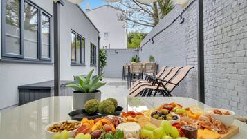 Executive Apartment | Terrace/patio