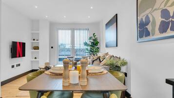 Executive Apartment | Dining room