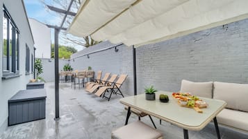 Executive Apartment | Terrace/patio