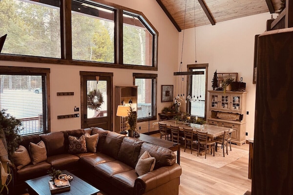 Smart TV, chimenea, videojuegos