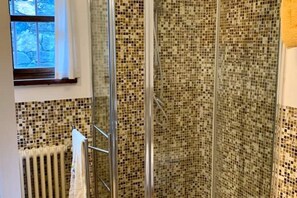 Hair dryer, towels, toilet paper - Casa Foglia Verde - Immersa nel Parco (Liguria)