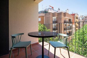 Two-Bedroom Family Apartment with Terrace | Terrace/patio - Limehome Barcelona Plaça Pirineus (L'Hospitalet de Llobregat)