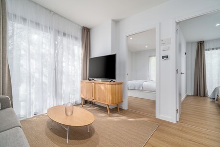 Limehome Barcelona Plaça Pirineus - view 2