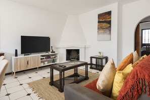 TV - Vila Branca - V3 by HD PROPERTIES (Quarteira)