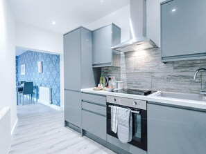 Apartment | Private kitchen - The Lowry One-bedroom Apartment by Belvilla (Manchester)