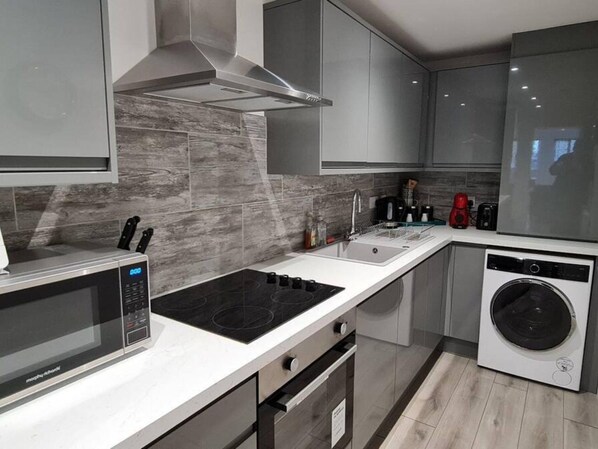 Apartment | Private kitchen - The Lowry One-bedroom Apartment by Belvilla (Manchester)