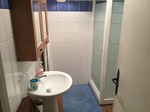 淋浴設備、提供毛巾、洗頭水、廁紙