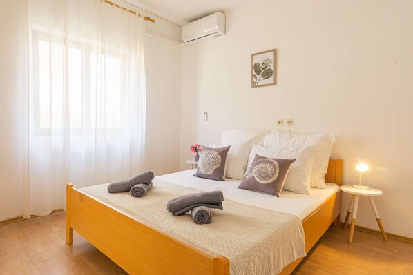 1 bedroom, WiFi, bed sheets