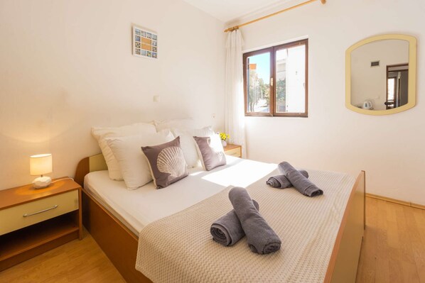 1 bedroom, WiFi, bed sheets