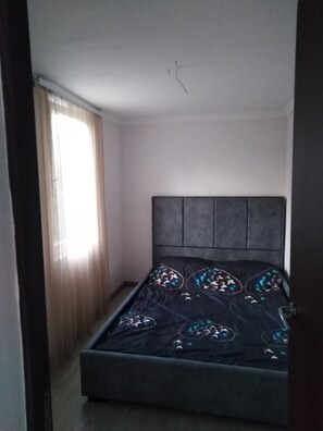 2 Schlafzimmer, Bügeleisen/Bügelbrett