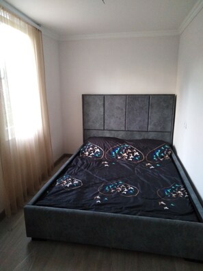 2 soverom og strykejern/-brett