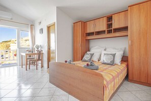 Bügeleisen/Bügelbrett, WLAN, Bettwäsche