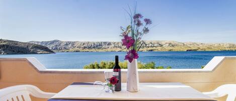 屋外ダイニングエリア