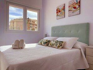 2 bedrooms, free WiFi, bed sheets - Apartment in Torrox Costa meters from the beach (Torrox Costa)