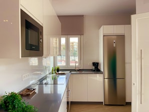 Fridge, microwave, oven, dishwasher - Apartment in Torrox Costa meters from the beach (Torrox Costa)