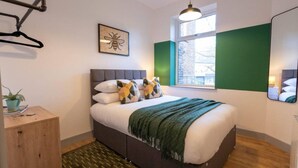 Unclassified image, 2 of 26, button - West One Retail Park Two-bedroom (Manchester)