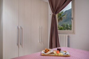 Room - Villa Jacqueline with private pool sleeps 8 (Scopello)