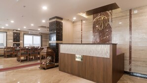 Reception - OYO Townhouse 716 Hotel Dj Grand (Tirupati)
