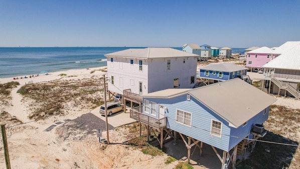 Exterior - Awesome, budget friendly 3 Bdrm/2 Ba Private beach home steps from the beach. (Gulf Shores)