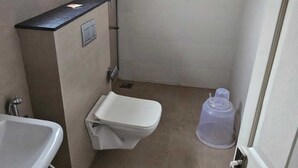 Classic Room | Bathroom | Shower, free toiletries, towels - OYO Misty36 (Devikolam)