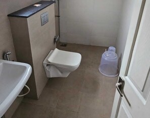 經典客房 | 浴室 | 淋浴設備、免費梳洗用品、提供毛巾