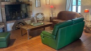 Fireplace, DVD player