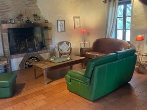 TV, fireplace, DVD player