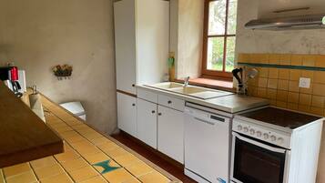 Geladeira, micro-ondas, fogão, lava-louças